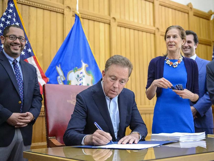 Connecticut se convierte en el 19º estado de EE UU en regular el cannabis recreativo