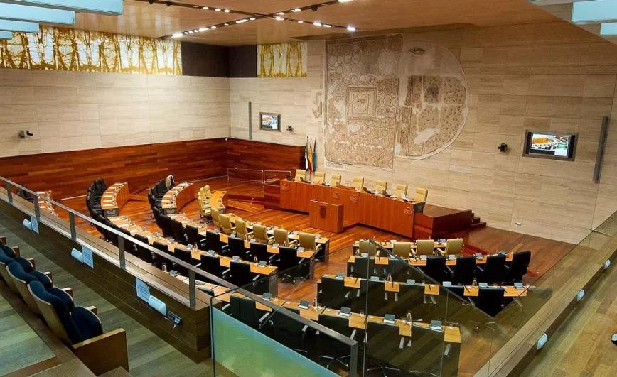 Ciudadanos y PSOE aprueban en Extremadura una PNL por la legalización del cannabis medicinal 