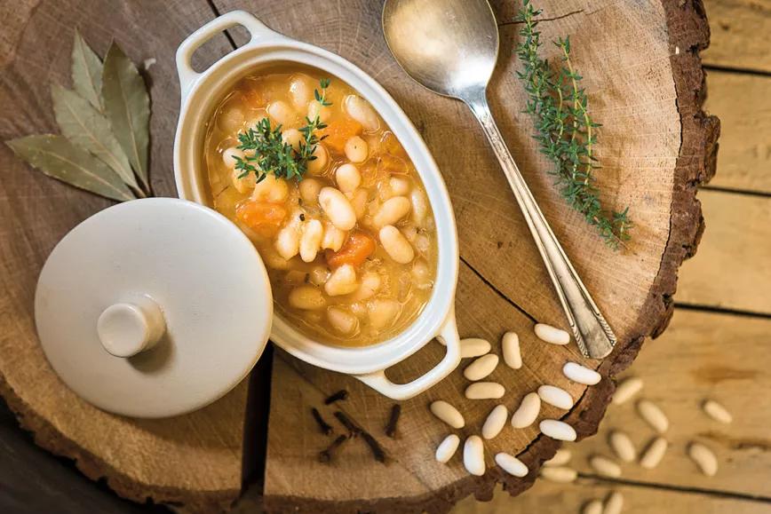 Potaje vegano de alubias, manzana y Black Domina x Chronic