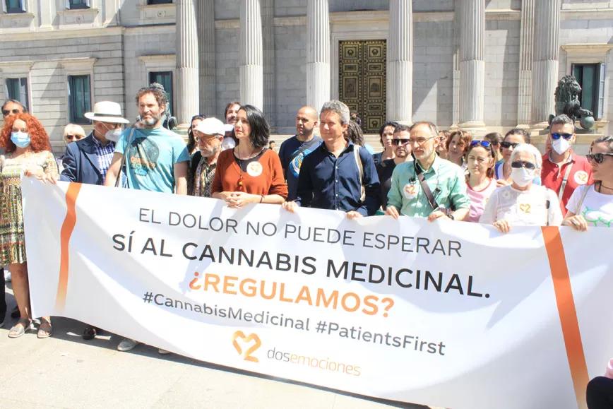 Carola Pérez y Manuel Guzmán, presidenta y vicepresidente del Observatorio Español de Cannabis Medicinal