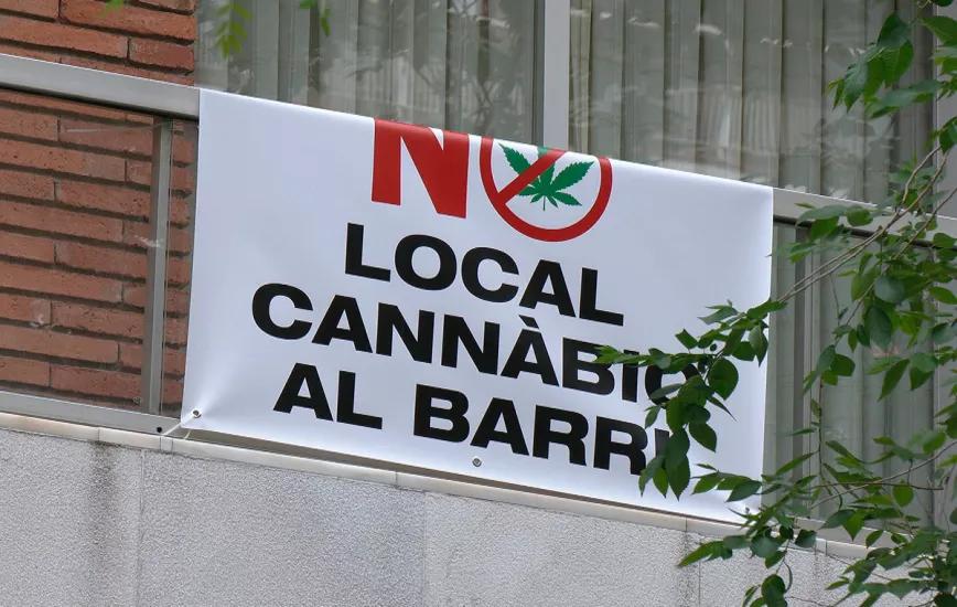 PP y Valents votan piden el cierre de los clubs cannábicos en Barcelona 