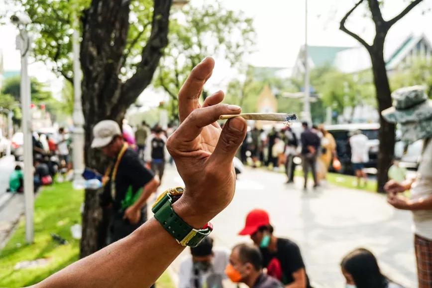 Así ha sido el primer día de legalización del cannabis en Tailandia Foto: Chayanit Itthipongmaetee / Cocos Bangkok