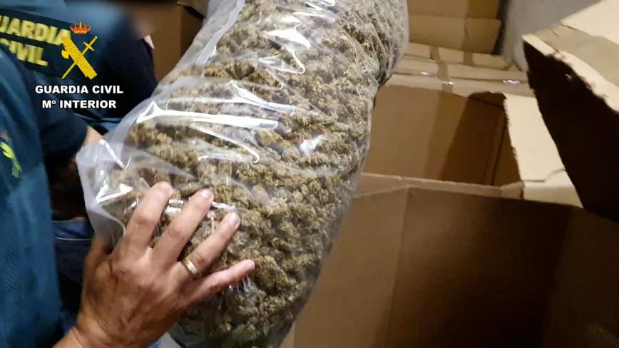 La Guardia Civil incauta un alijo de 32 toneladas de marihuana que podría ser cáñamo