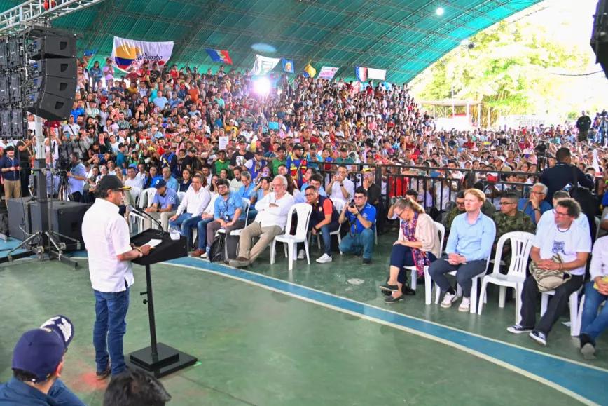 Petro se reúne con los campesinos de la coca en un encuentro histórico