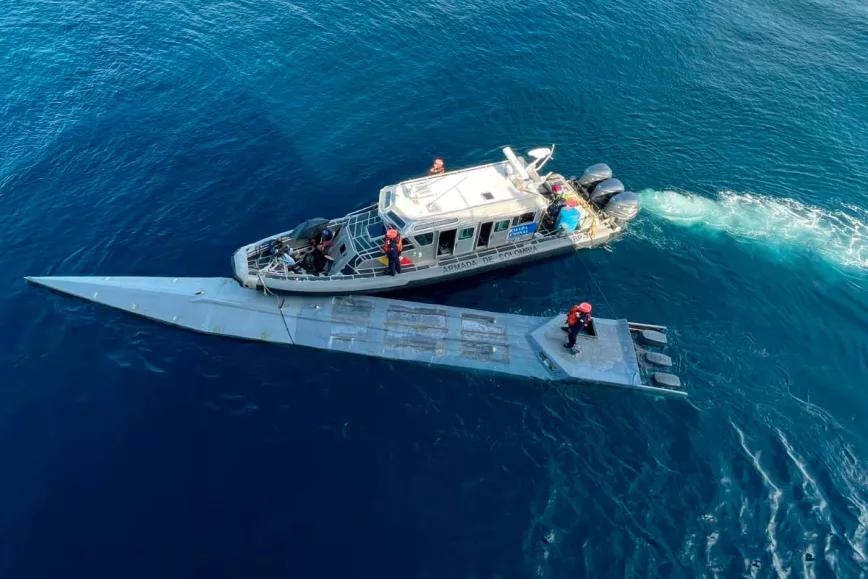 Dos muertos y 2,5 toneladas de cocaína incautadas a bordo de un submarino narco