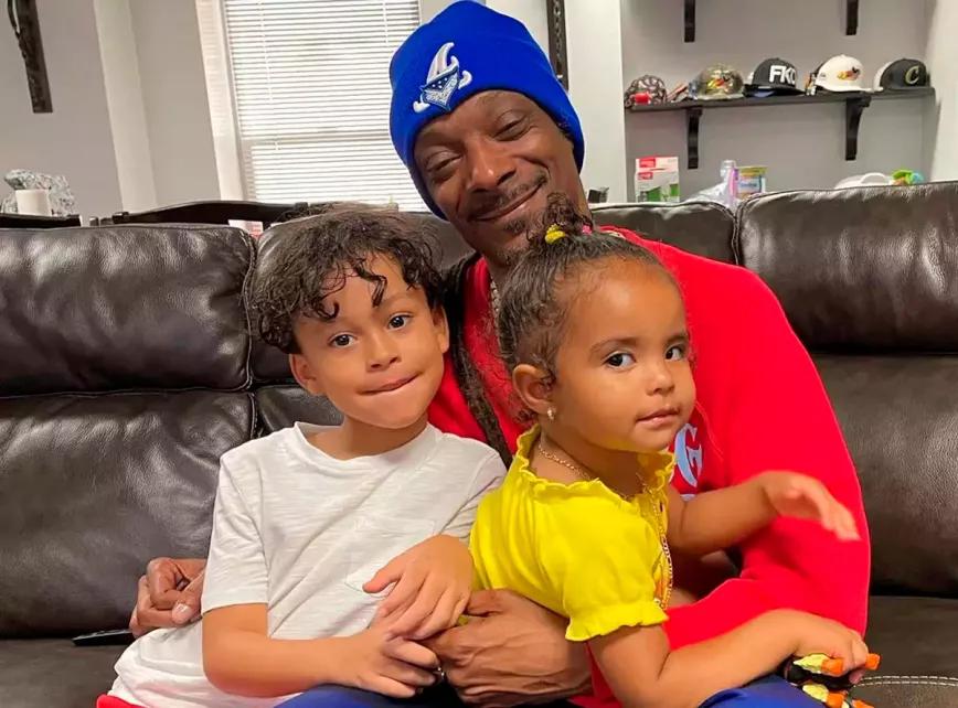 Snoop Dogg dice que desde que es abuelo consume menos hierba