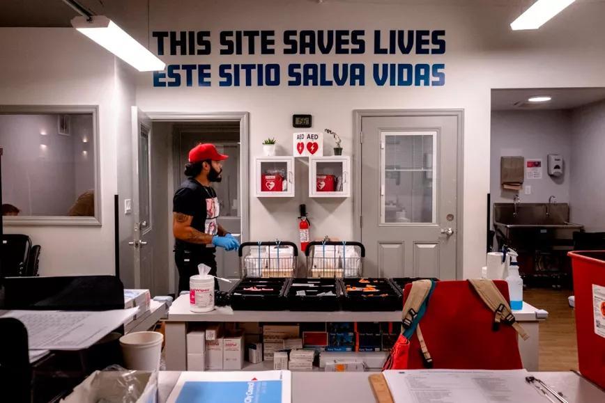 Las salas de consumo seguro de NY ya han revertido 898 sobredosis potencialmente mortales