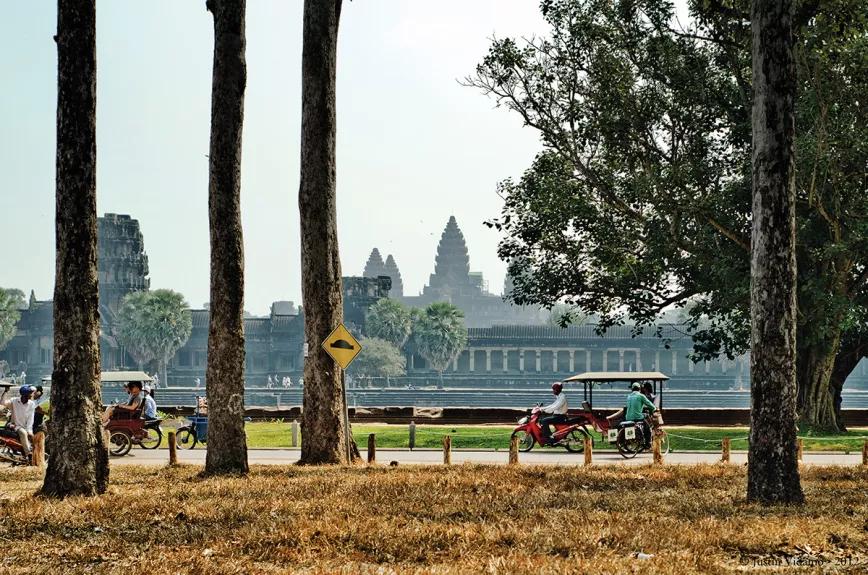 Comer, fumar y volar, en Camboya todo es empezar