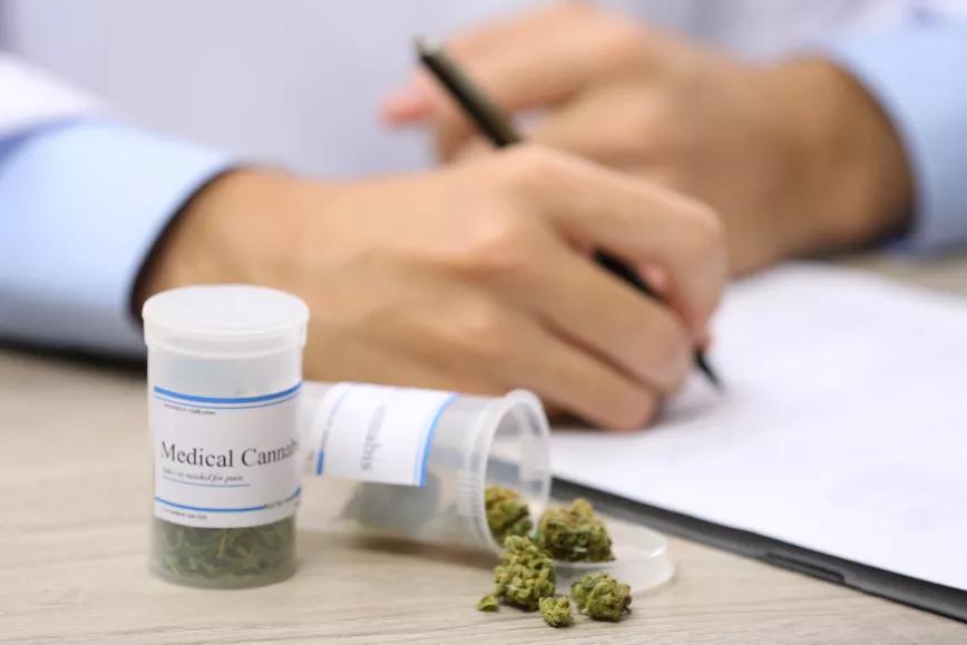 El Sistema de Salud británico se resiste a recetar cannabis medicinal 