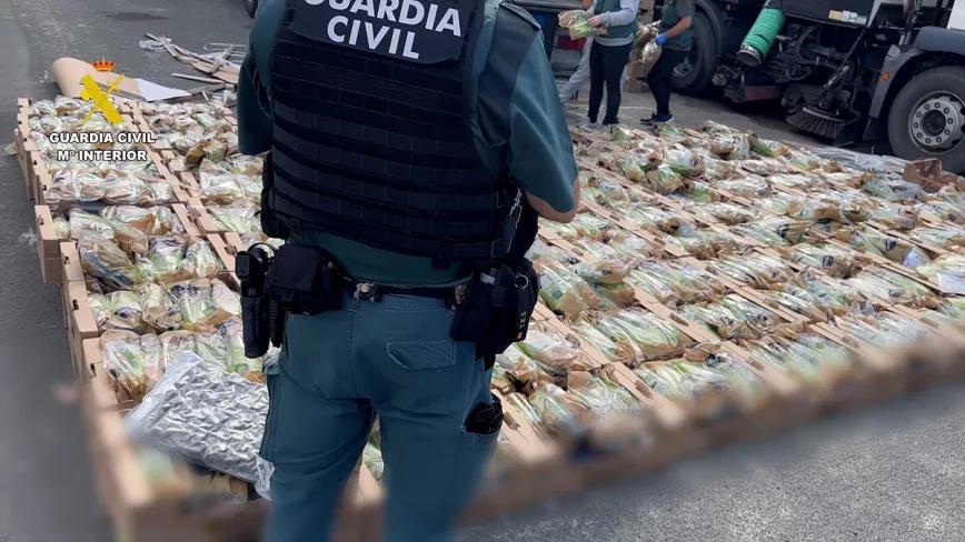 Detenidos por robar un camión con marihuana oculta en lechugas haciéndose pasar por policías