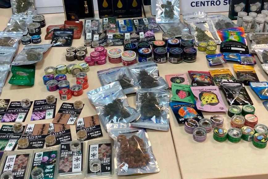 La Policía de Madrid encuentra dos máquinas expendedoras que vendían cannabis 