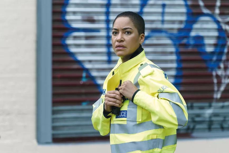 Cush Jumbo interpreta a la sargento detective June Lenker en Historial delictivo