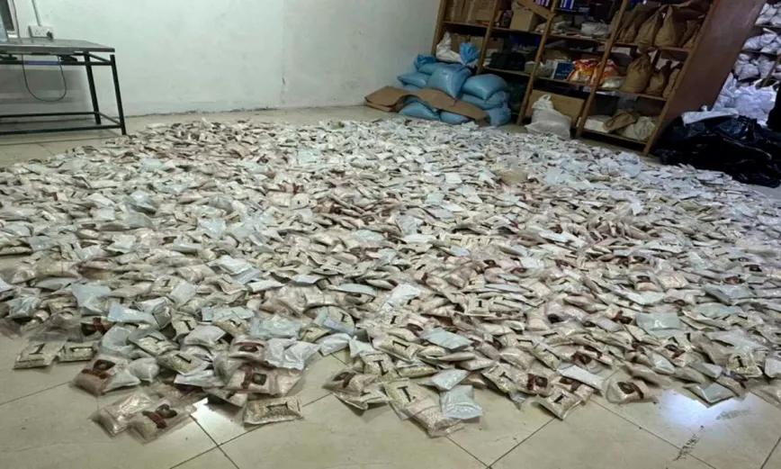 Un cargamento de drogas que las autoridades jordanas lograron incautar durante un intento de contrabandearlas a Arabia Saudita desde Siria - (TV jordana Al-Mamlaka) 