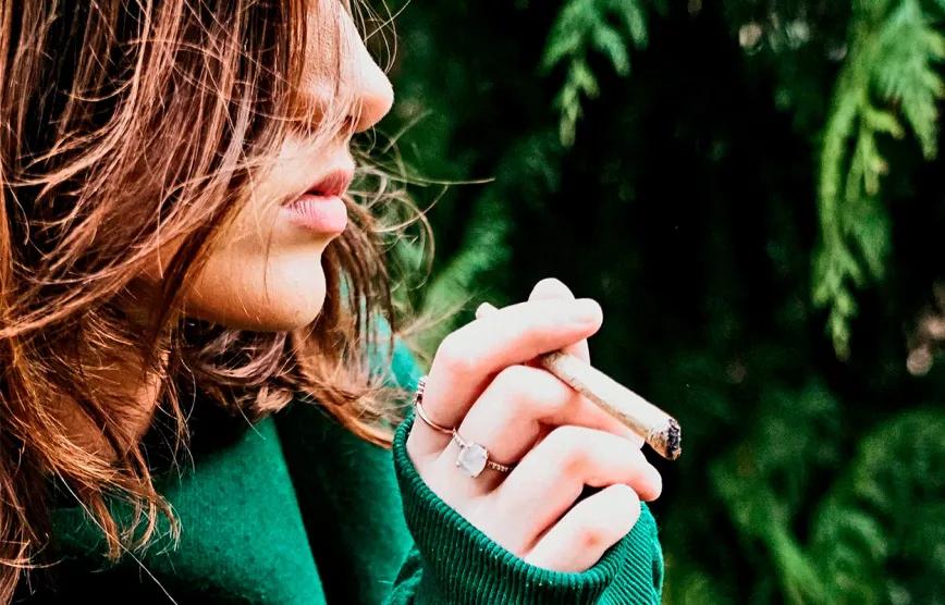 ¿Por qué los jóvenes españoles se inician en el cannabis?
