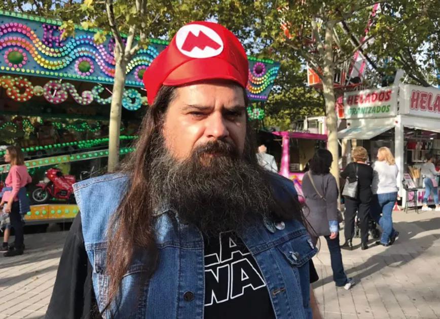 Jorge Matías, autor de Vinagre, es, según sus palabras, obrero del metal por necesidad y escritor por cabezonería