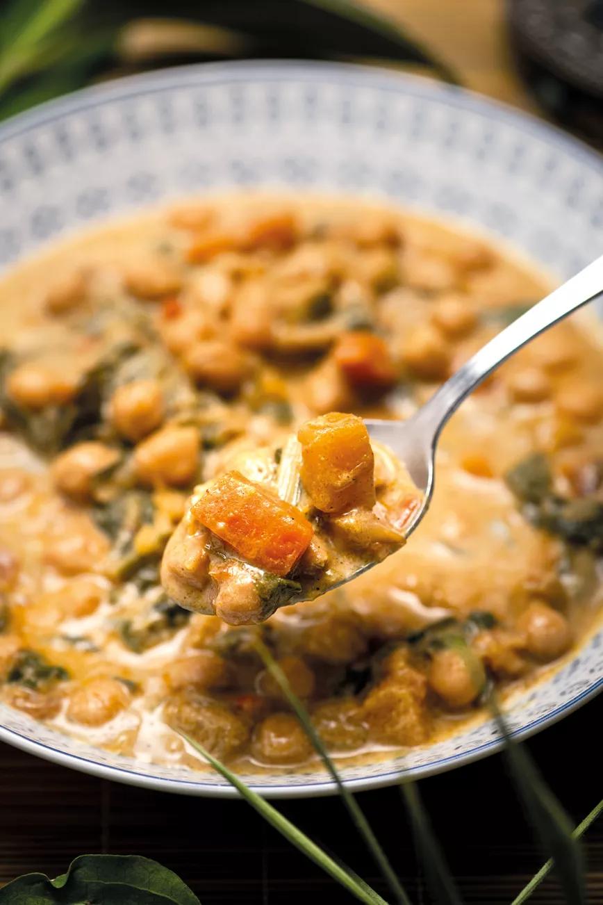 Potaje de garbanzos con leche de coco psicotrópica y especias 