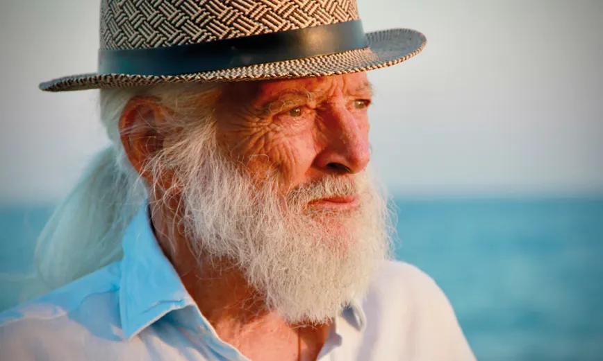 Michael Chaplin no podía fumar hierba en el jardín de su padre