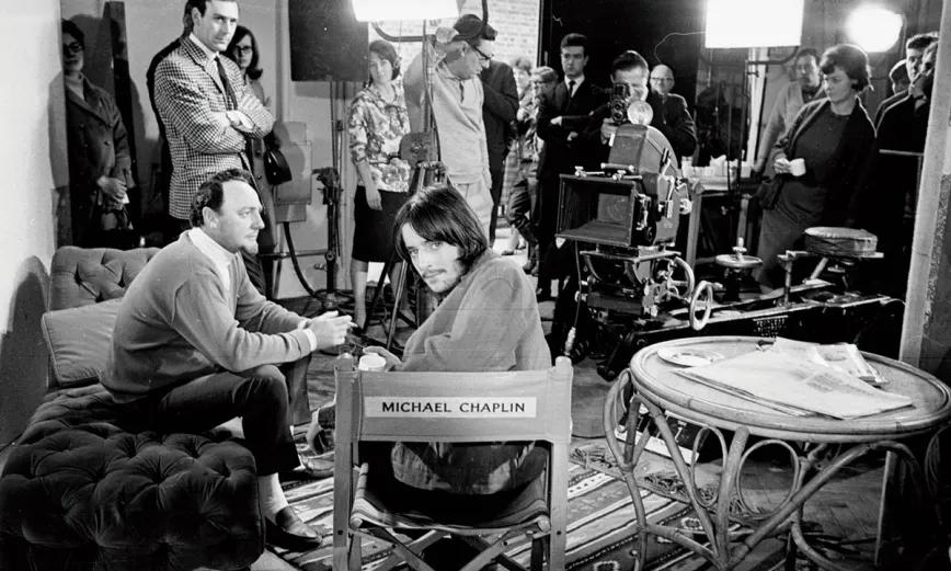 Michael Chaplin en los estudios Paramount durante el rodaje de Promise Her Anything (Arthur Hiller) en 1965.