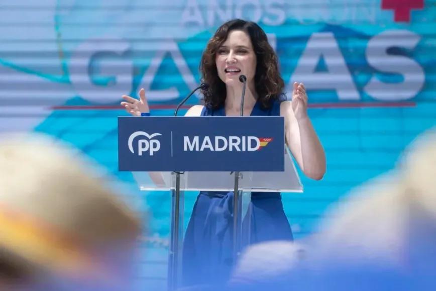 Ayuso descalifica el cannabis medicinal y ministra Mónica García responde