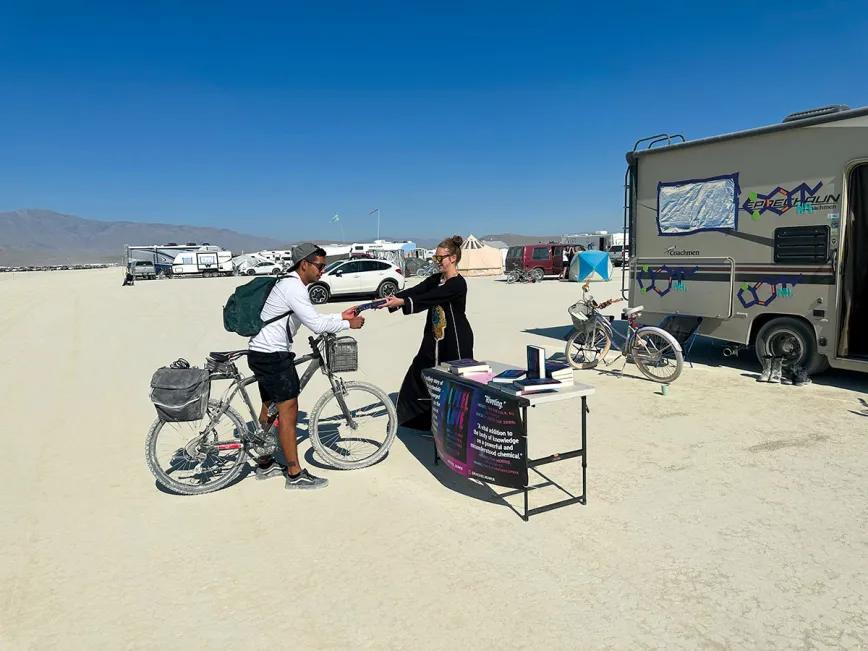 La increíble y apasionante historia del éxtasis, según Rachel Nuwer