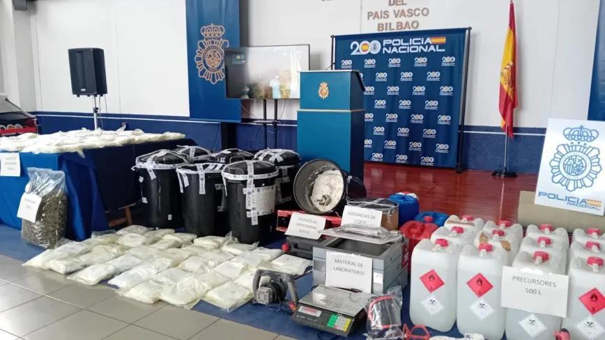 Imagen del alijo de droga incautado por la Policía Nacional en Bizkaia.