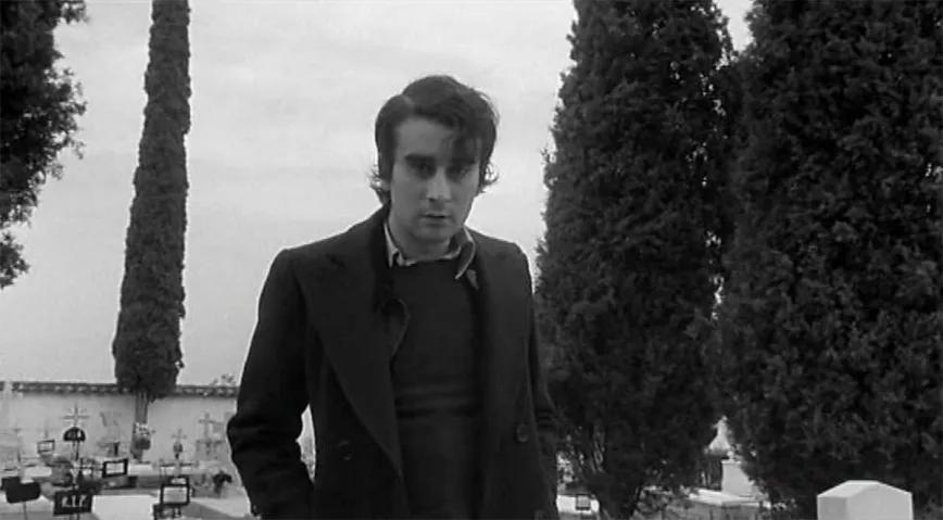 En el cementerio de Astorga en El desencanto.