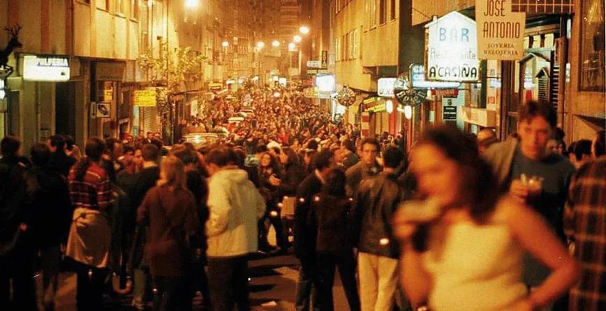 Santiago de Compostela, a finales de los ochenta, cuando la calle dejó de ser de Fraga y se hizo fiesta.