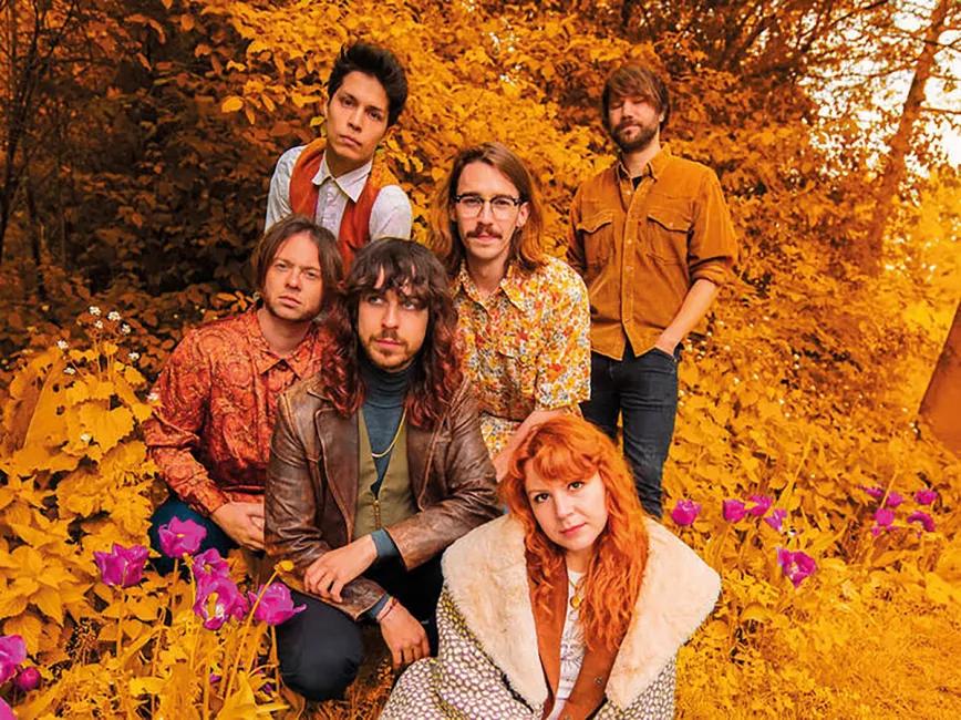 Altin Gün, grupo turco-holandés que ha revitalizado el interés hacia el rock de Anatolia con diferentes  aproximaciones estilísticas. 