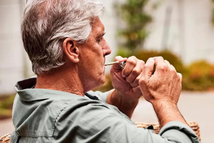 Vinculan acceso a cannabis recreativo con menor suicidio en adultos mayores