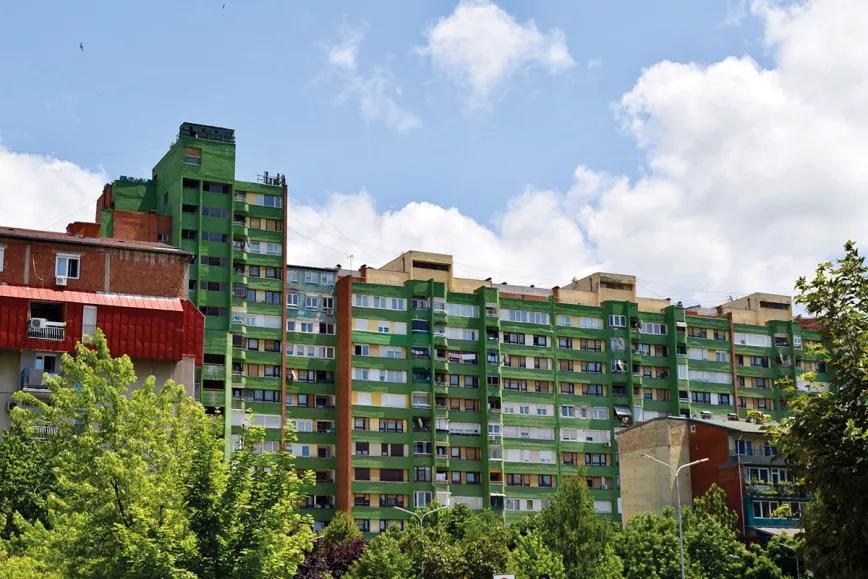 Unos bloques de edificios en Pristina.