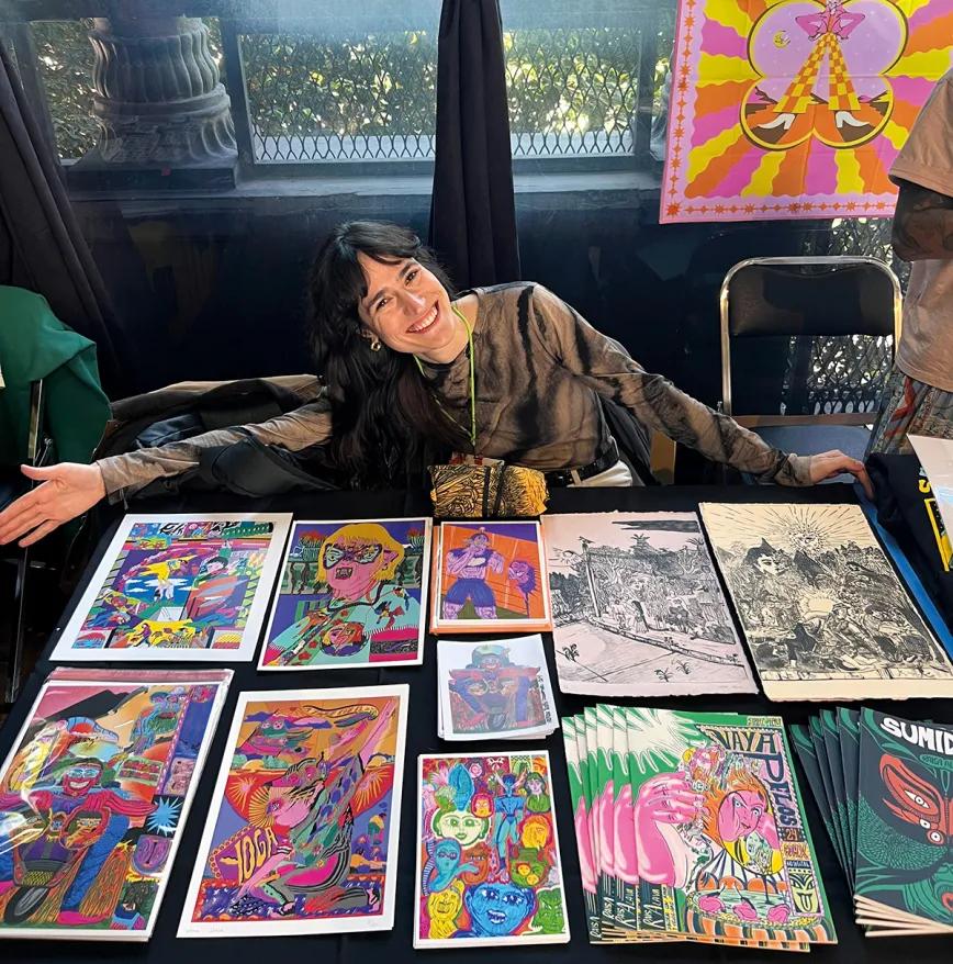 Raisa Álava en la Fiesta del Rayón, mercado de ilustración en San José de Costa Rica (2024).