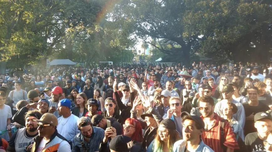 El J Day en Nueva Zelanda es una protesta anual contra la prohibición y celebración de la cultura cannábica local.