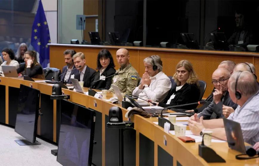 Europa debate el uso de psicodélicos para trauma de guerra en Ucrania