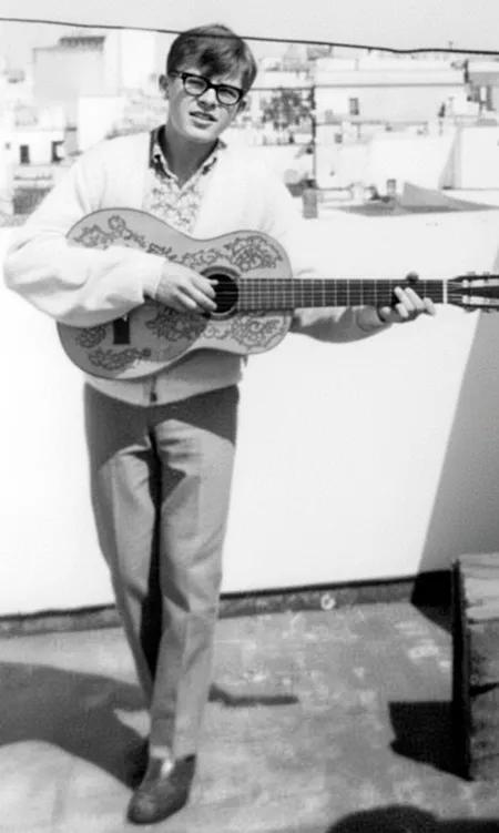 Quico Rivas en 1968, cuando era un estudiante clandestinamente politizado que abogaba por no beber ni consumir drogas.