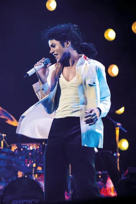 El filme recrea al milímetro actuaciones míticas de MJ.