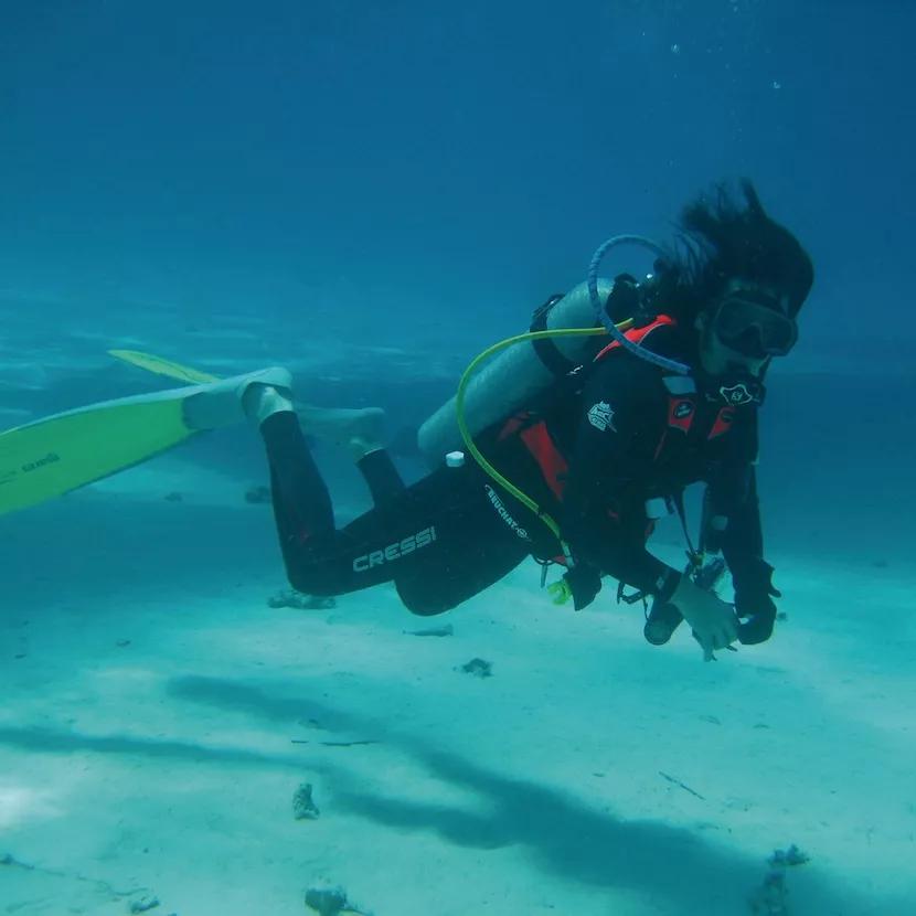 “Me encantaría volver a Menorca y volver a la mar”. Javi revela que su mayor deseo es tener un pronto retiro en Menorca, donde vivió los mejores veranos de su vida.