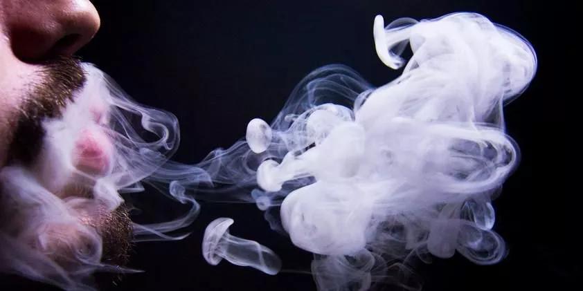 Cómo inhalar marihuana para novatos