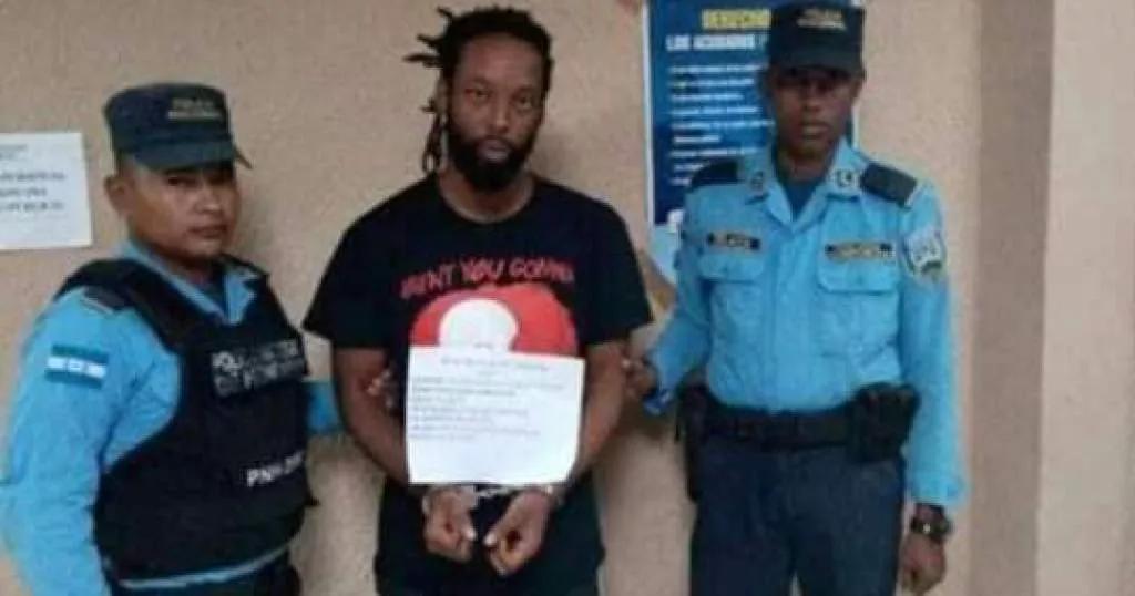 El cantante Big Nanco ha sido detenido en Honduras por portar de marihuana.