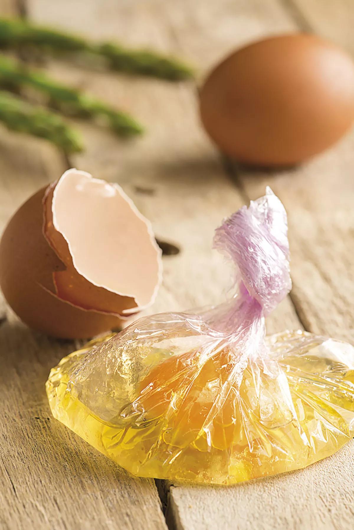 Strudel de espárragos, jamón y avellanas 