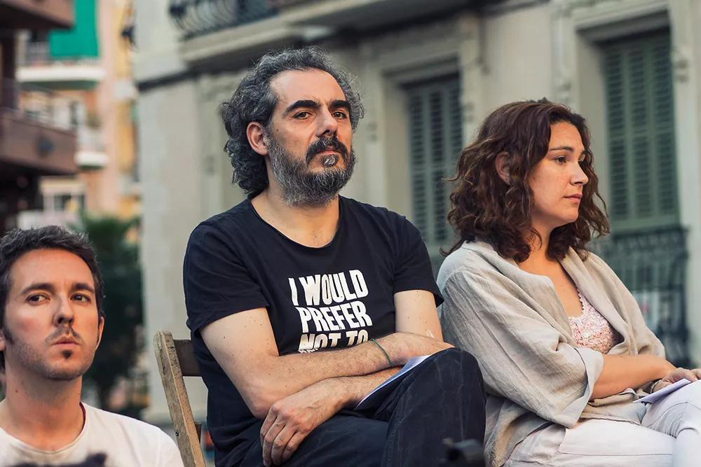 Raimundo Viejo durante un encuentro abierto con los vecinos de Poble Sec en 2015