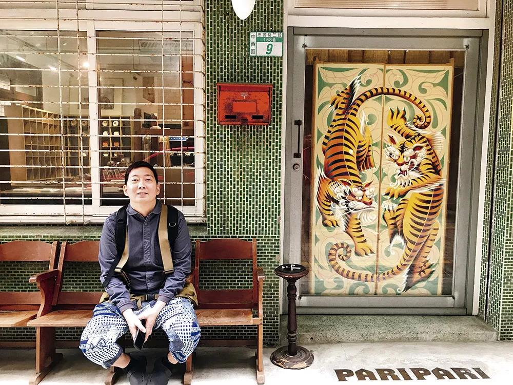 Goro Koto, descansando durante un viaje vacacional. 