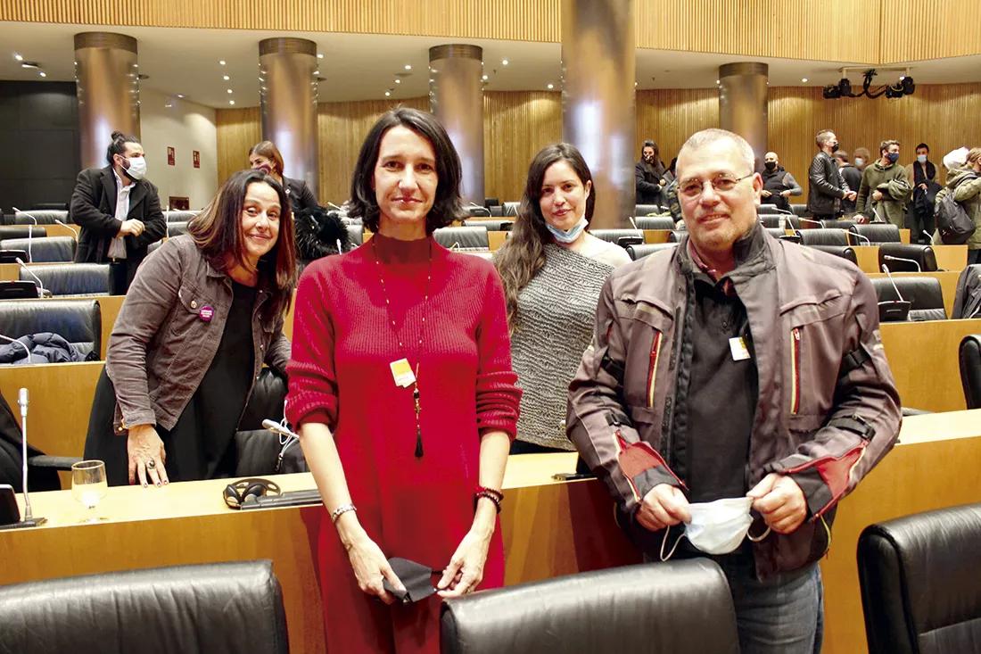 De izquierda a derecha, Maite Paiezurdo de REMA, Carola Pérez, presidenta del OECM y de la asociación DosEmociones, Ana Afuera, portavoz de ENCOD, y Pedro Pérez, presidente del club Le Santa y representante de la MadFAC.