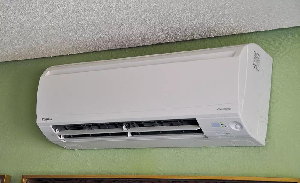 El aire acondicionado consume mucha electricidad, por lo que hay que intentar diseñar el cultivo para que sea poco necesario. 