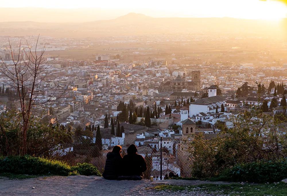 Las vistas desde  la ermita de San Miguel justo en el momento en que se pone el sol. 