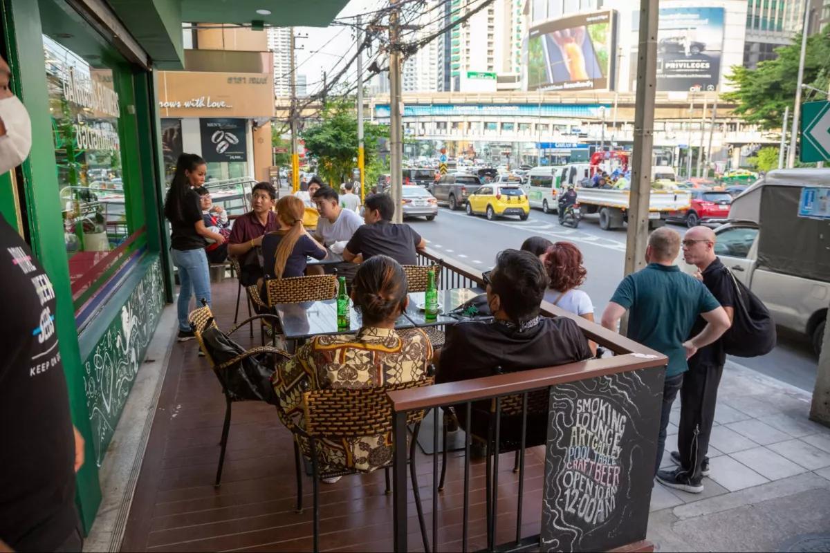 Clientes en el coffeshop