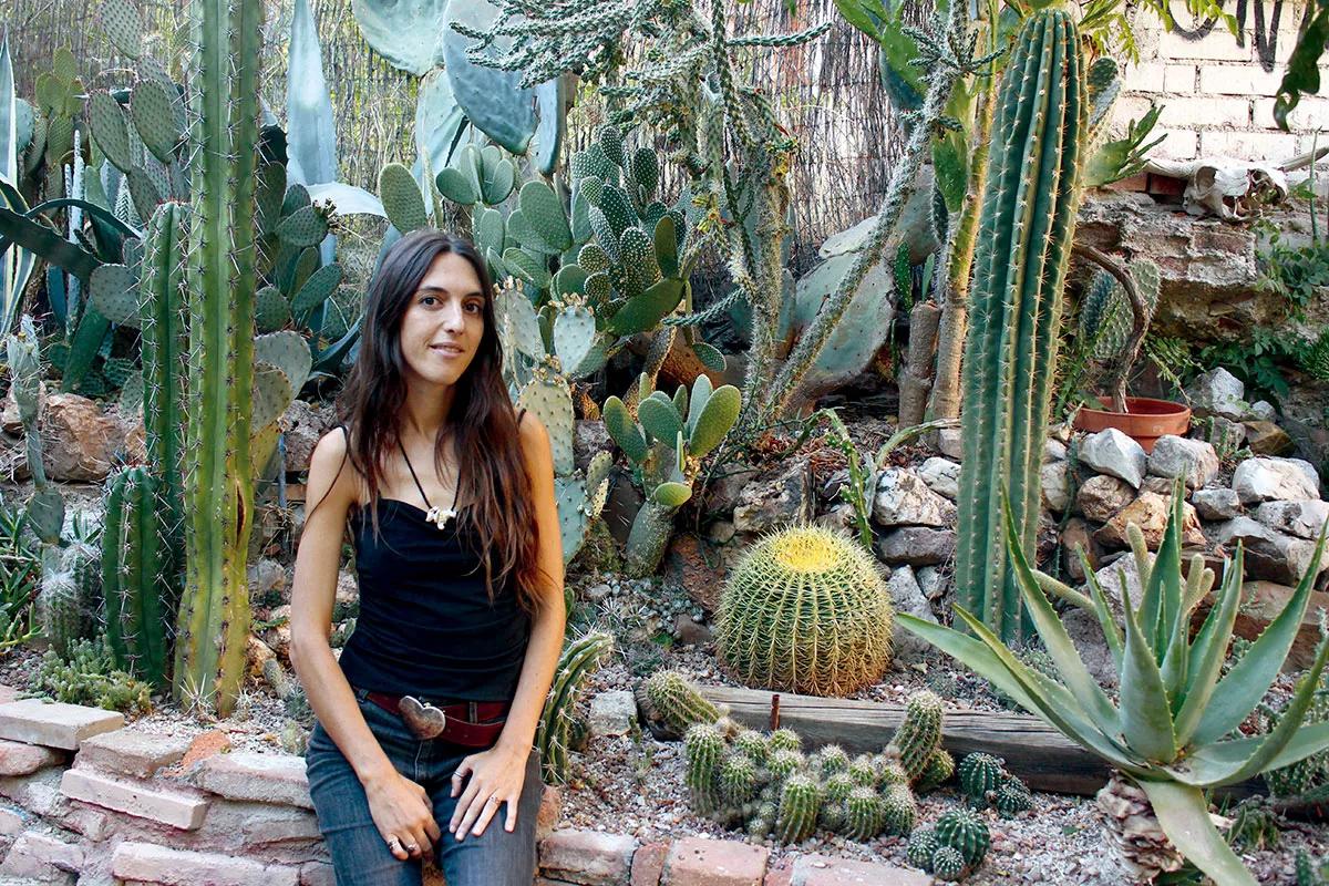 Irene de Caso, bióloga especializada en neurociencia y autora de Psicodélicos y salud mental.