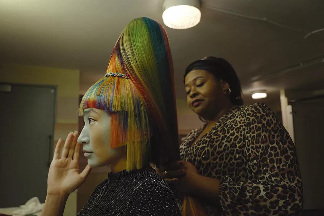 Medusa Deluxe, terror en un concurso de peluquería. 