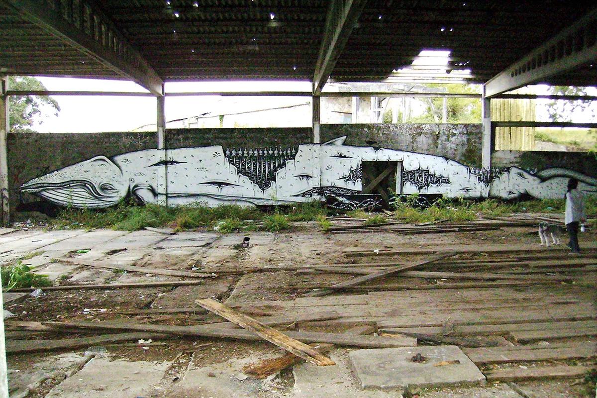 Ballena, pintura plástica y spray, Cangas do Morrazo, Galicia, 2009.