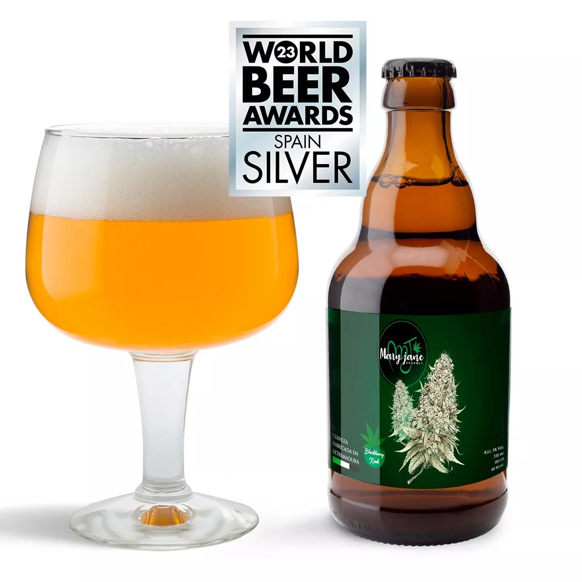 Una cerveza extremeña con sabor a cannabis gana una medalla de plata internacional 